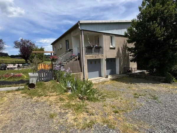 Immeuble de rapport : 2 logements avec cave, garage et terra