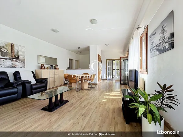 Maison 9 pièces 220 m²