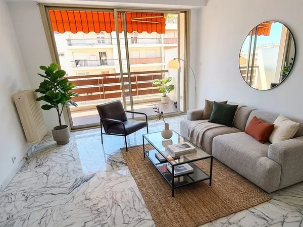 NICE LE RAY Beau T2 avec piscine, tennis, grand balcon, c