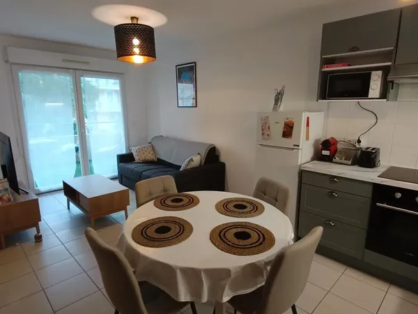 T2 avec terasse et places de parking a louer