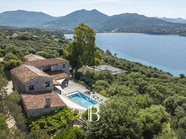 Propriano, Olmeto, pied dans l'eau, 6 chambres, piscine
