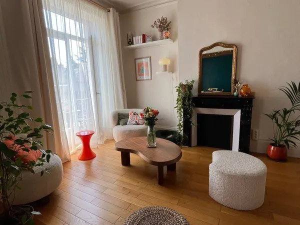 T3 85 m² avec balcon et cheminée décorative - Centre-ville de Besançon
