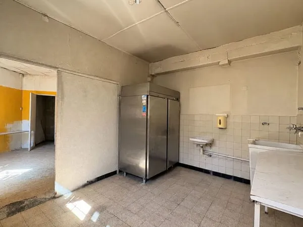 Local commercial 3 pièces 107 m²