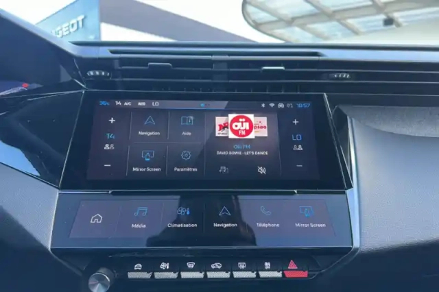 Peugeot 308 phev 180 e-eat8 — photo 17