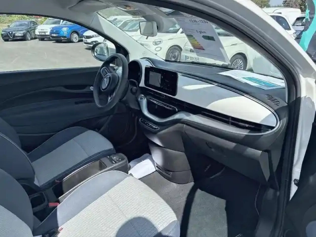 Fiat 500 e 95ch icône berline 23.8 kwh — photo 10