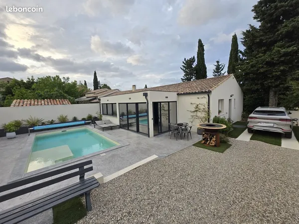 GIGNAC - Maison de plain-pied avec piscine et jardin paysagé