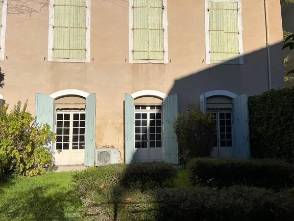 Appartement à vendre à CARPENTRAS intra-muros avec un jardin privatif