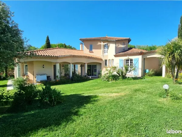 Villa d'architecte avec piscine - Montaut (09)