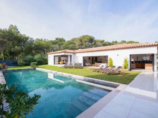 Villa neuve contemporaine, vue mer et vignes