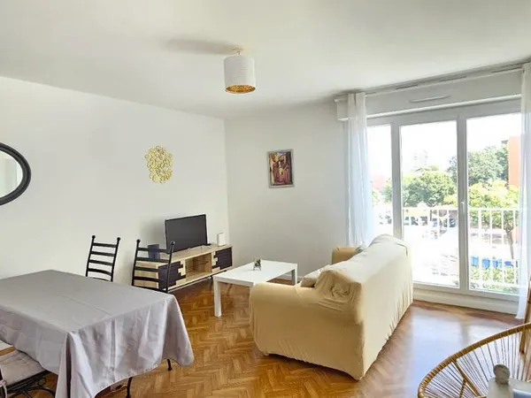 Loue T4 meublé lumineux - 3 chambres - Balcon - Parking - Tram ligne 1