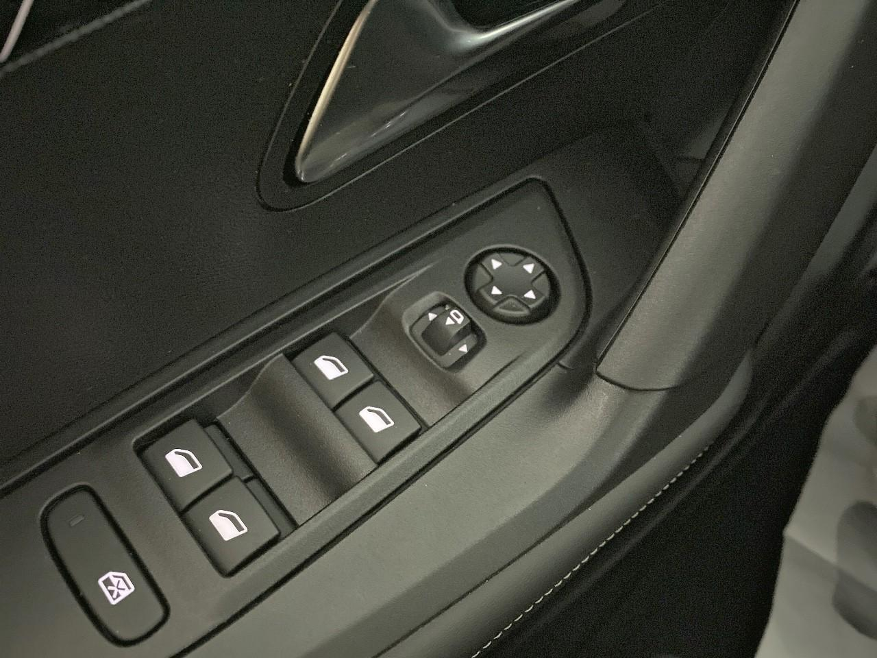 Peugeot 2008 hybrid 145 ch e-dcs6 allure — photo 20