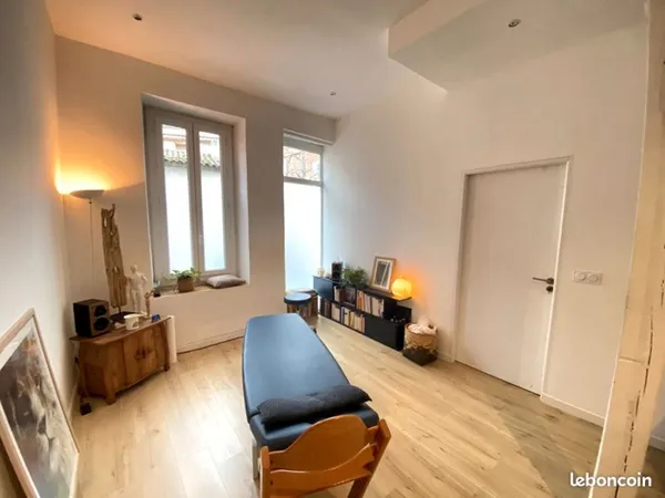 Local commercial 28 m² SIMIANE COLLONGUE