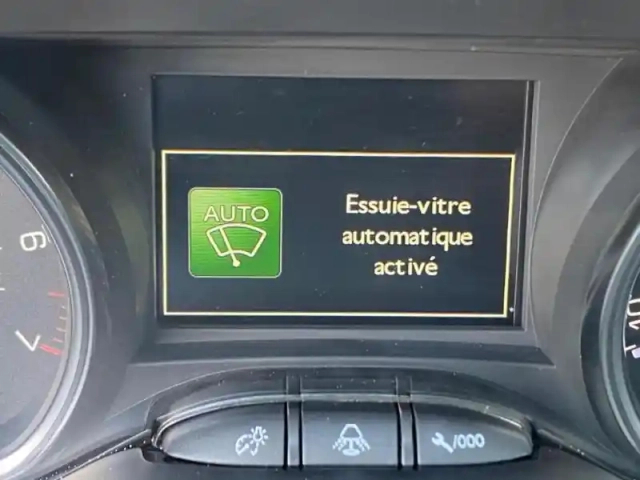 Peugeot 2008 1.2 puretech 110ch allure s&amp;s — photo 15