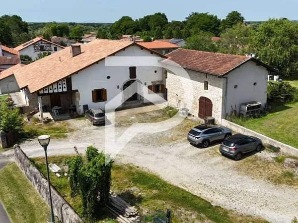 Maison 9 pièces 225 m²