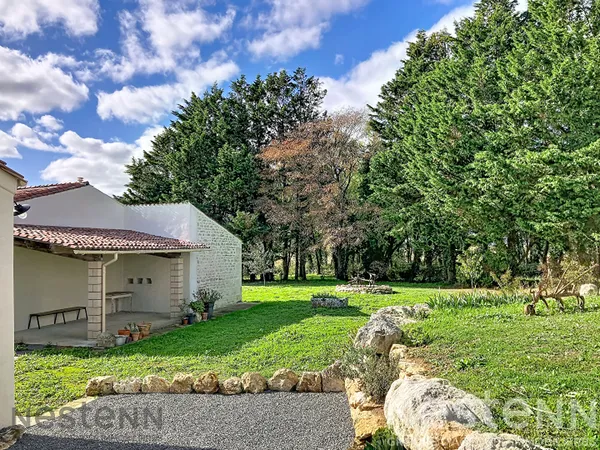 Belle maison charentaise atypique à vendre à Thézac - Un havre de paix à la campagne !