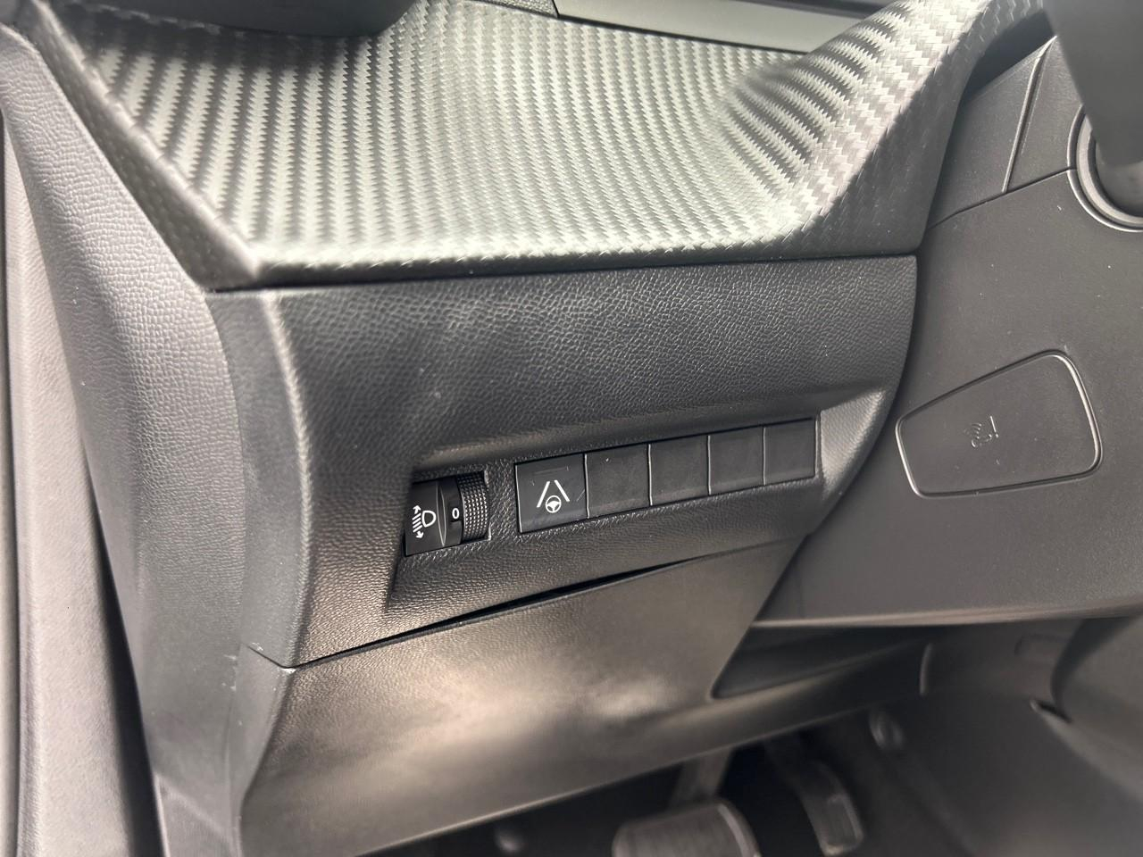 Peugeot 2008 130 s&s eat8 allure — photo 21