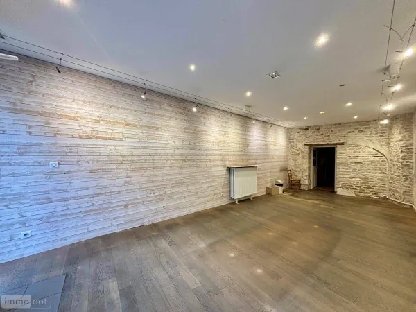 Local commercial 1 pièce 145 m²
