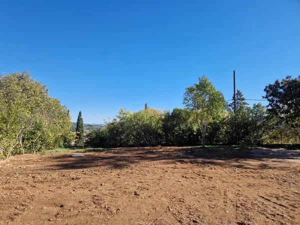 Terrain avec projet de maison - Vue dégagée