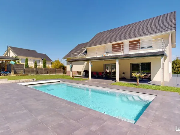 🏡✨ Maison contemporaine de 2016 - 186 m² habitables - Terrain clos de 13,34 ares avec piscine 🏊‍♂️ |