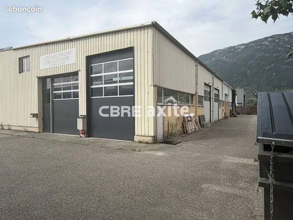 LOCAL D'ACTIVITE 96 m² PORTE-DE-SAVOIE