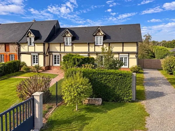 RY, très proche.Bel ensemble immobilier rénové avec 2 logements sur 2 500 m² de terrain