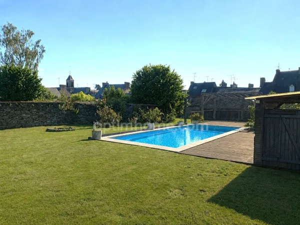 LA GACILLY 56200 - Maison de caractère avec revenu locatif, piscine et jardin clos de murs
