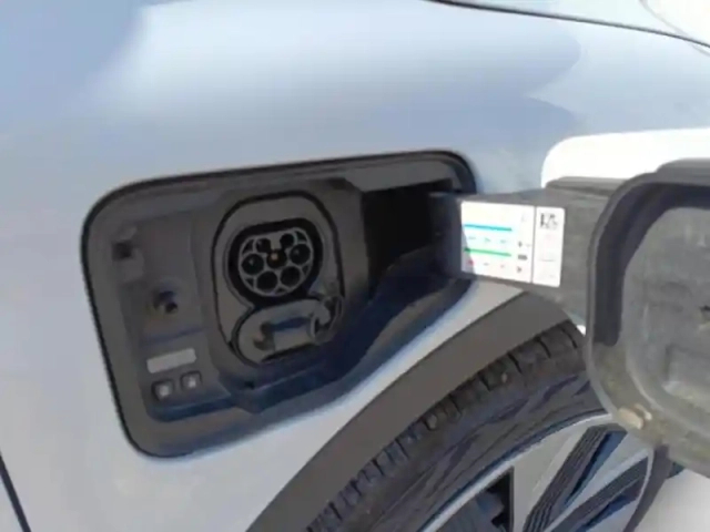 Renault Megane e-tech electric ev60 130ch evolution er super charge — photo 25