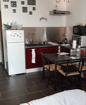 Studio meublé refait a neuf