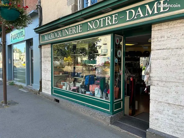 À LOUER - LOCAL COMMERCIAL/BUREAU 22 m² - HYPER CENTRE DE MAYENNE