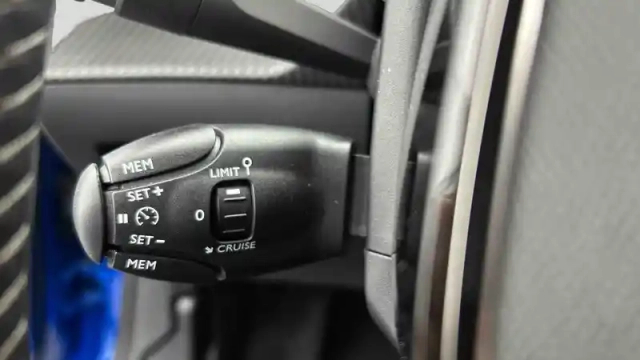 Peugeot 208 electrique 50 kwh 136ch — photo 36