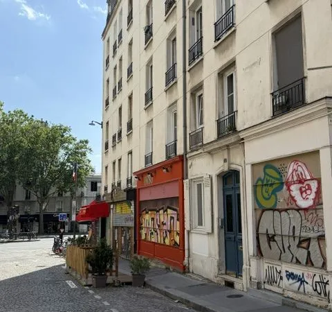 Vends local commercial - 32 m² - 2 pièces, 1 chambre - Paris