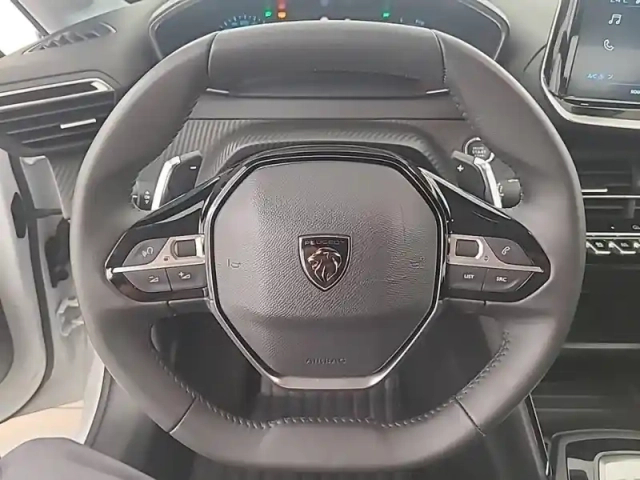 Peugeot 208 hybrid 100 e-dcs6 — photo 9