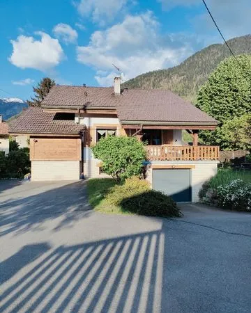 Jolie maison avec grand garage