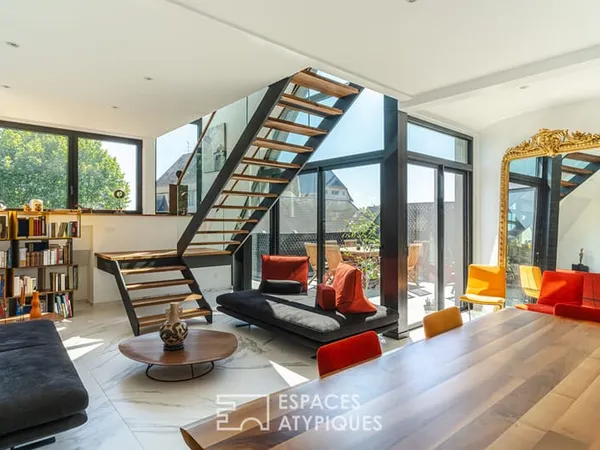 Duplex contemporain aux lignes épurées et ses terrasses