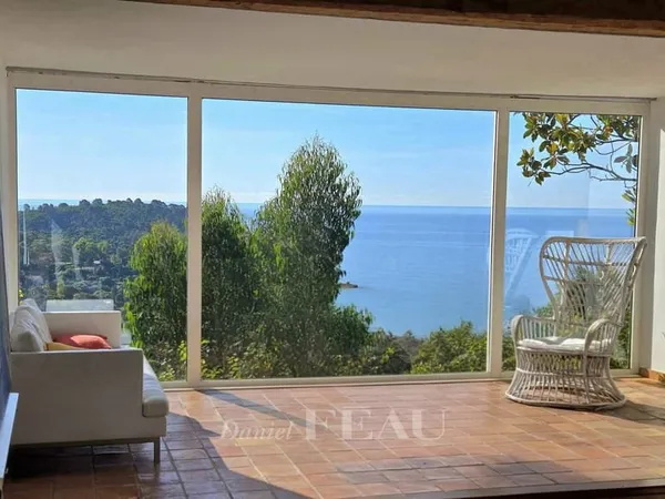 Rayol-Canadel - Propriété de caractère avec vue mer panoramique