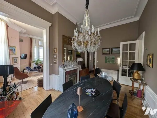 Appartement 7 pièces 168 m²