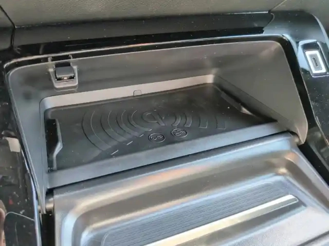Peugeot 2008 hybrid 145 e-dcs6 — photo 23