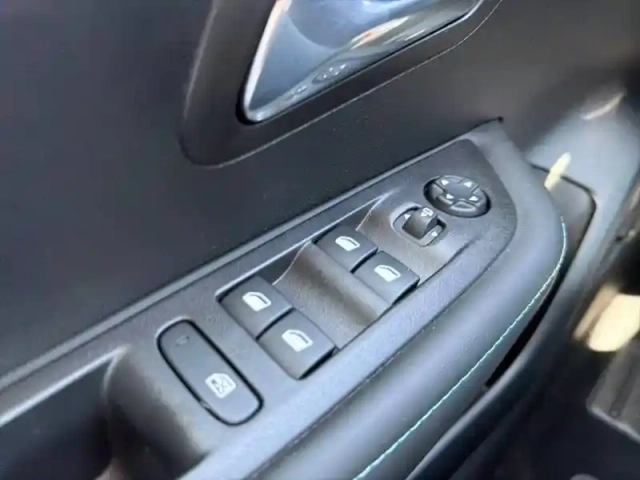 Peugeot 208 electrique 50 kwh 136ch — photo 27