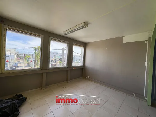 Bureaux 81 m²