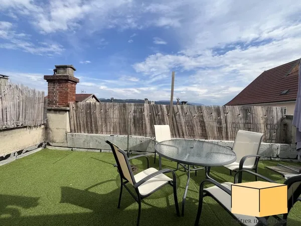 Maison de ville rénovée à belley 4 chambres terrasse et garag