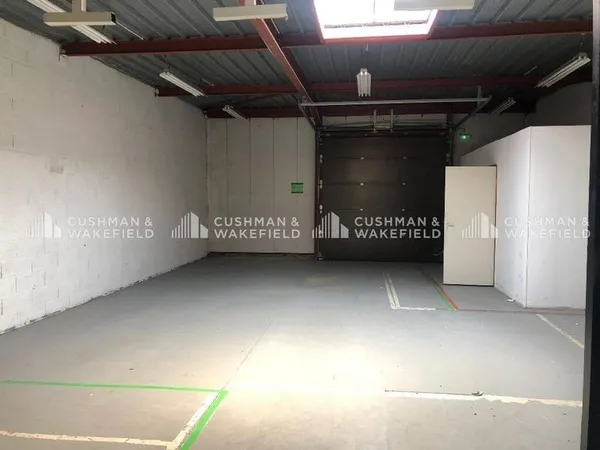Local d'activité 300 m²