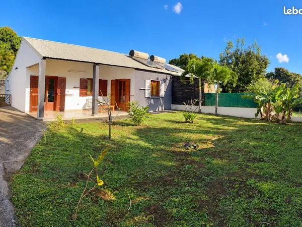 Maison F2 meublée-Grand jardin-2 Terrasses-Saint Pierre