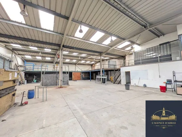 Entrepôt 600 m²