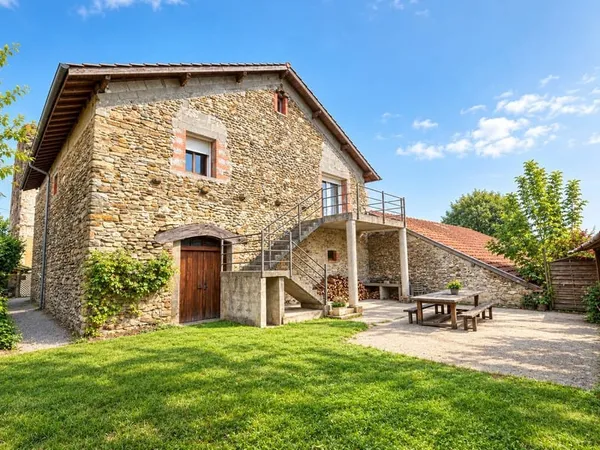 LABASTIDE-VILLEFRANCHE - Maison atypique de 316 m² : un beau