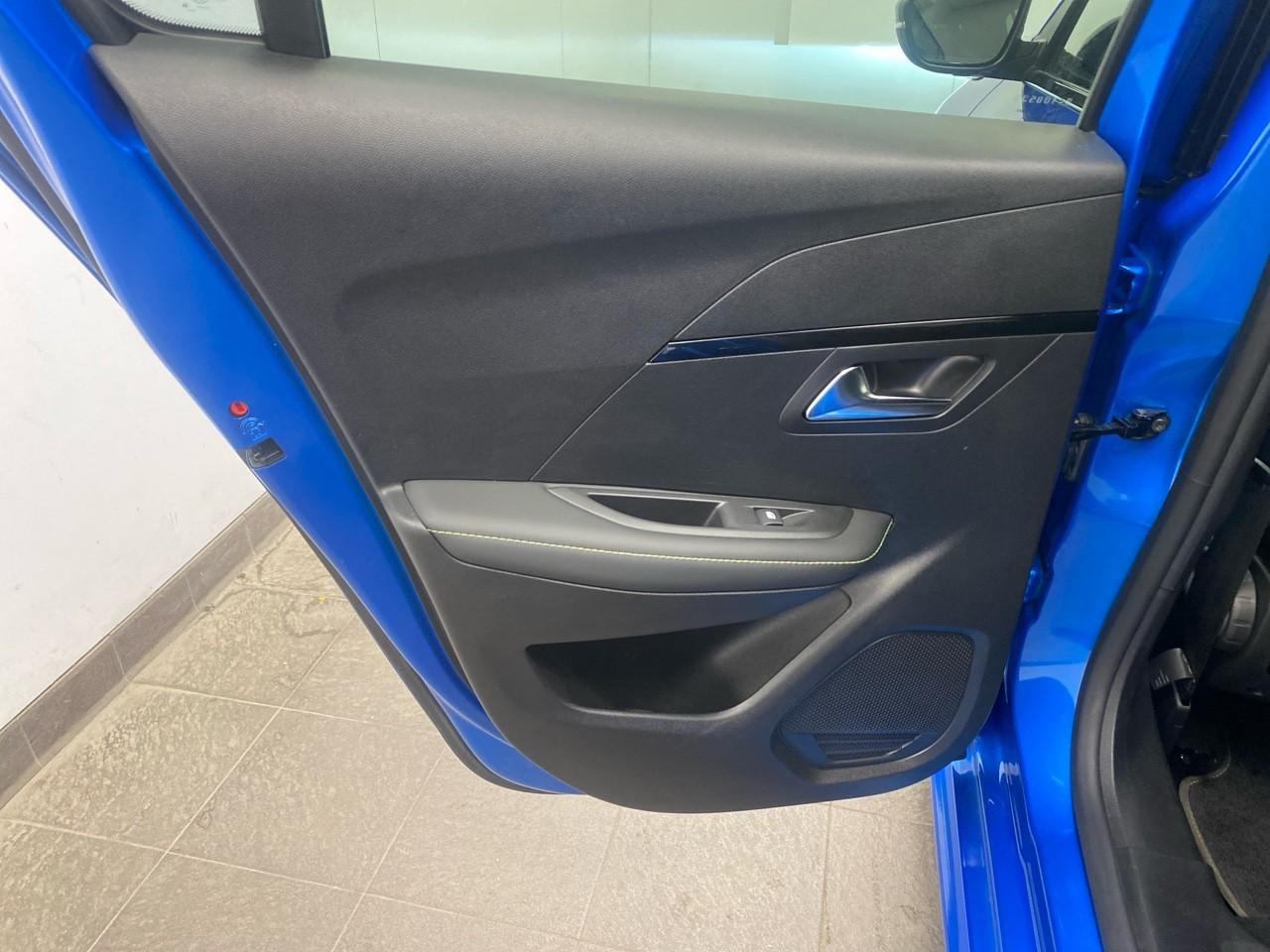 Peugeot 208 hybrid 136 e-dcs6 gt — photo 20