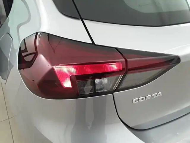 Opel Corsa 1.2 turbo 100 ch bvm6 — photo 17