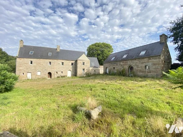 Ensemble immobilier 300 m²