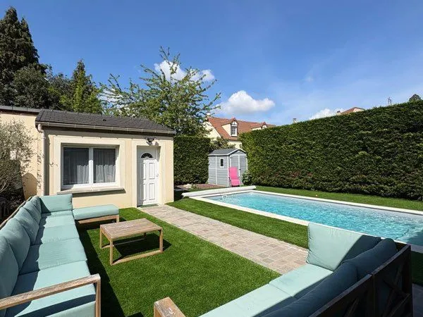Maison familiale avec dépendance et piscine