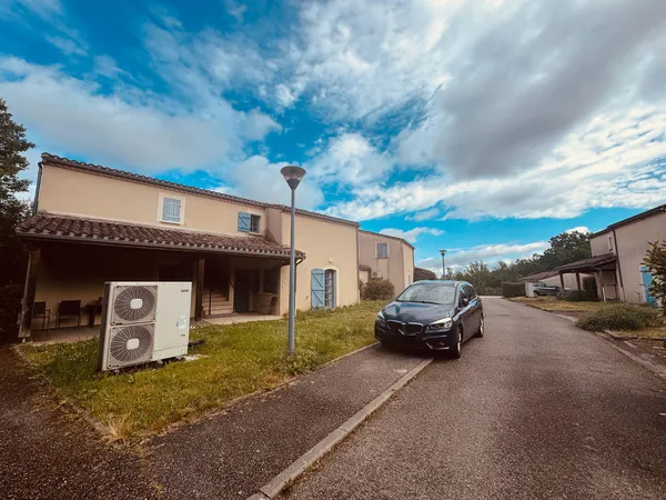 Ensemble résidentiel de 4 villas avec appartements indépendants sur un terrain de 4 008 m2