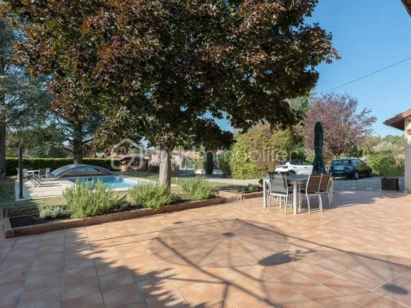 MAISON LUMINEUSE AU CALME AVEC UN MAGNIFIQUE TERRAIN ET 4 CHAMBRES